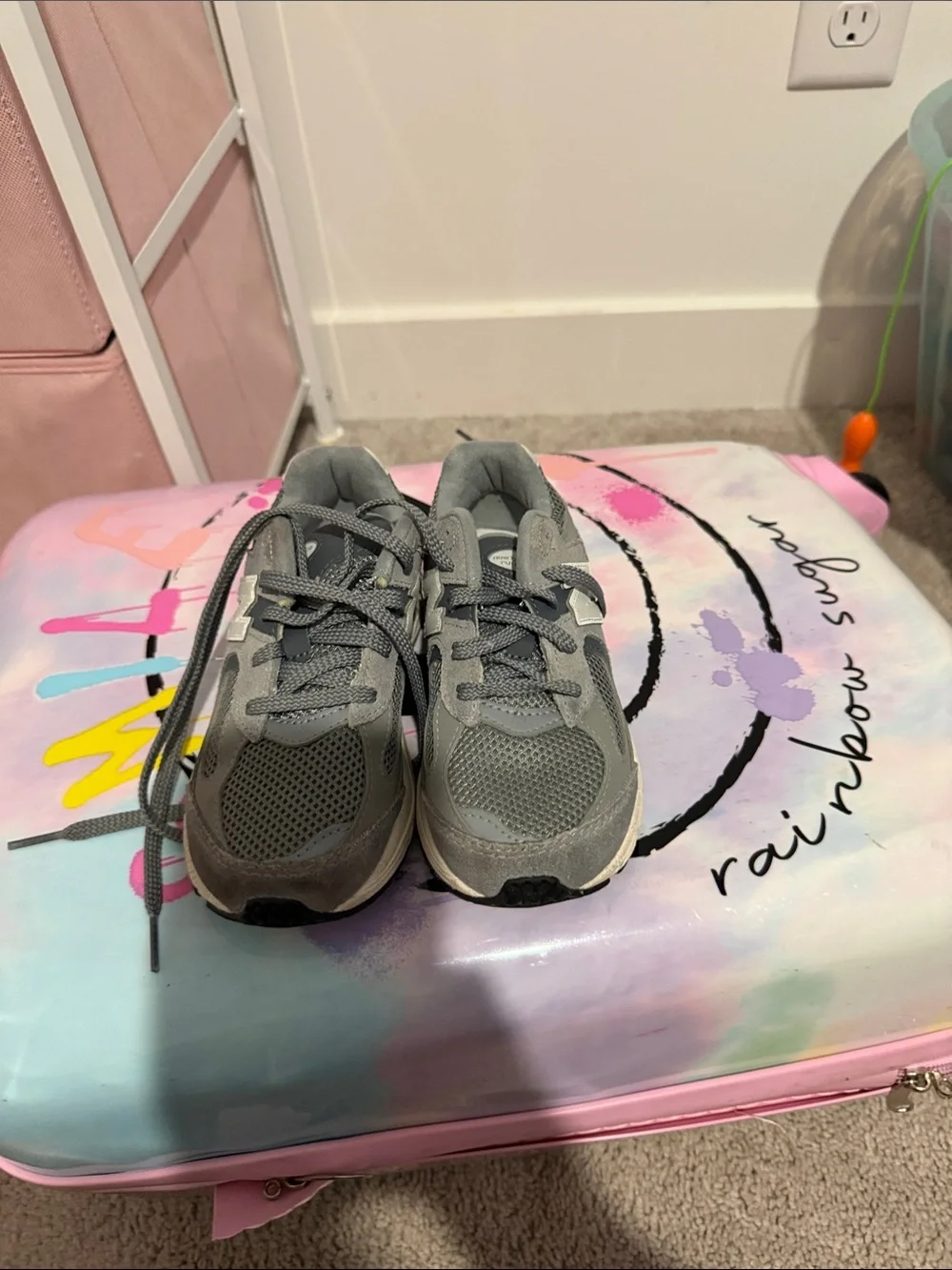 New Balance Gray Kids' Sneakers with Subtle Black Accents